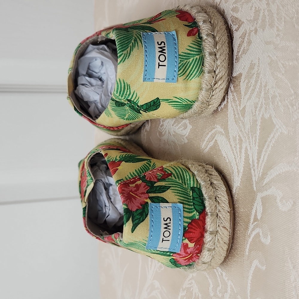 Tom's hawaiian hibiscus pale yellow floral print espadrille alpragata rope 7.5 - Picture 4 of 10